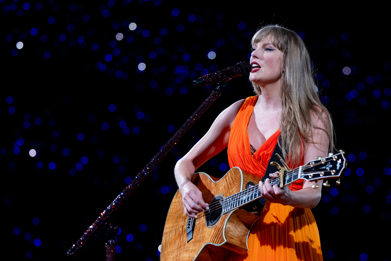 Taylor Swift Stuns Liverpool with Live Debut of “Carolina” and “The Manuscript”