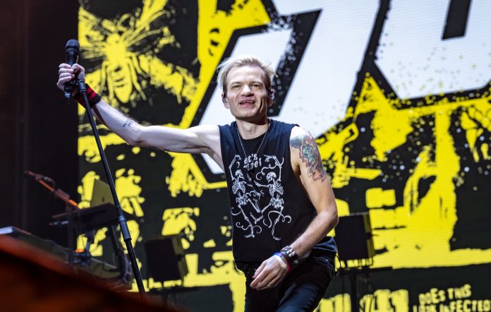 Fans Speculate Deryck Whibley as New Linkin Park Singer